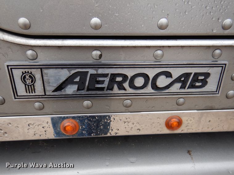 image for item JK9466 2011 Kenworth T600  semi truck