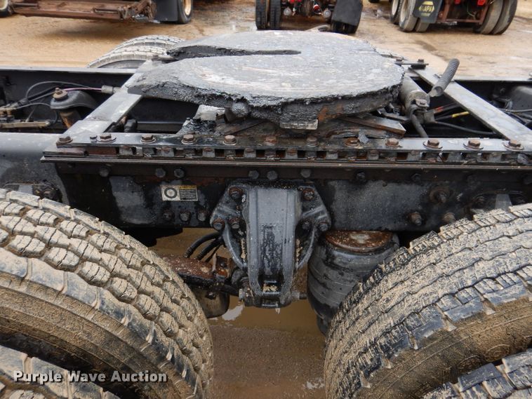 image for item JK9466 2011 Kenworth T600  semi truck