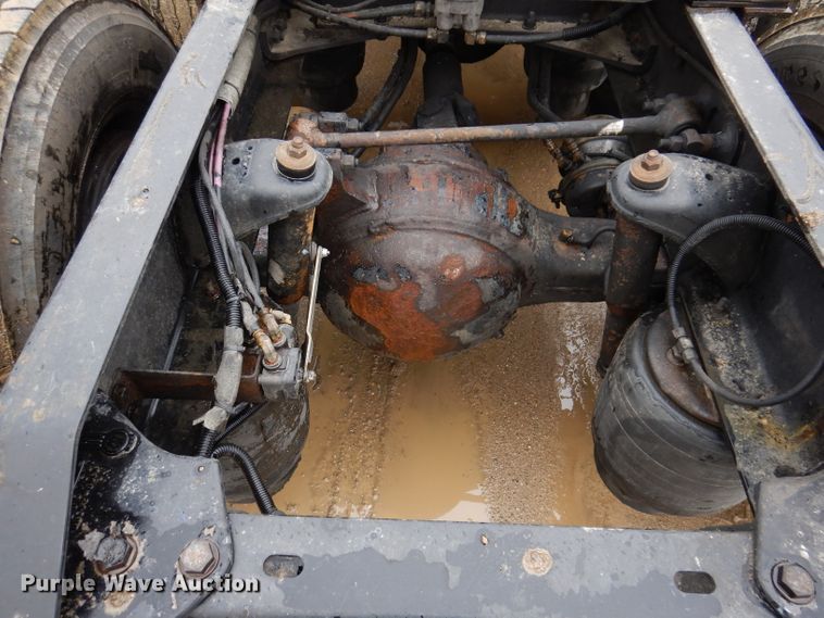 image for item JK9466 2011 Kenworth T600  semi truck