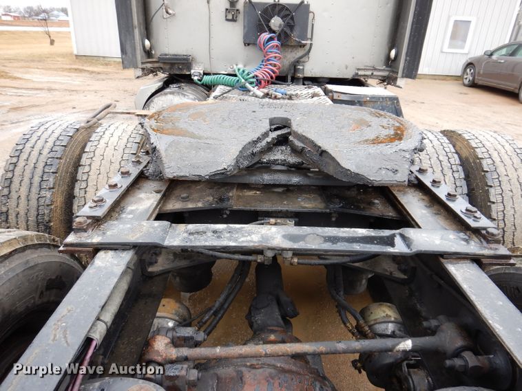 image for item JK9466 2011 Kenworth T600  semi truck