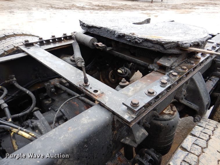 image for item JK9466 2011 Kenworth T600  semi truck