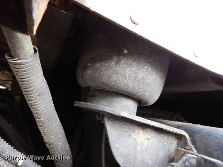 image for item JK9466 2011 Kenworth T600  semi truck