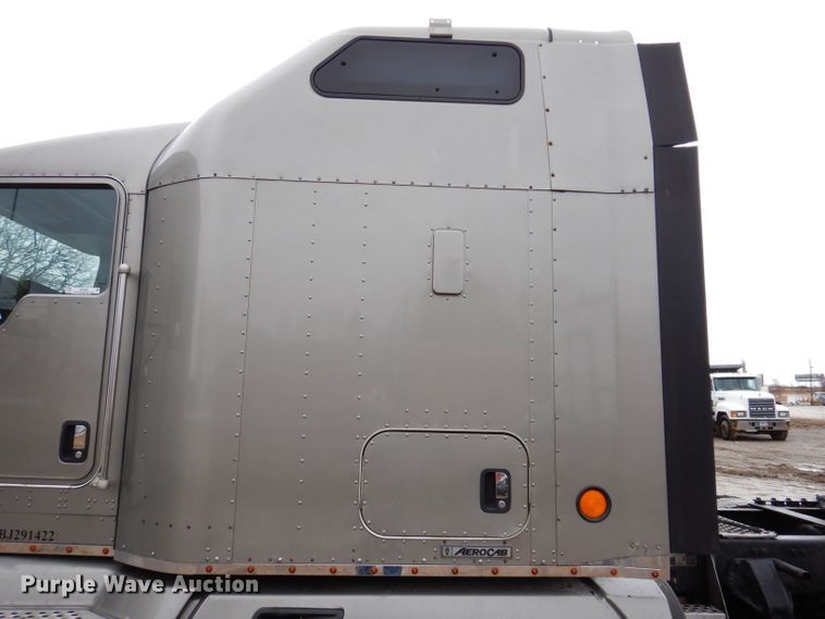 image for item JK9466 2011 Kenworth T600  semi truck