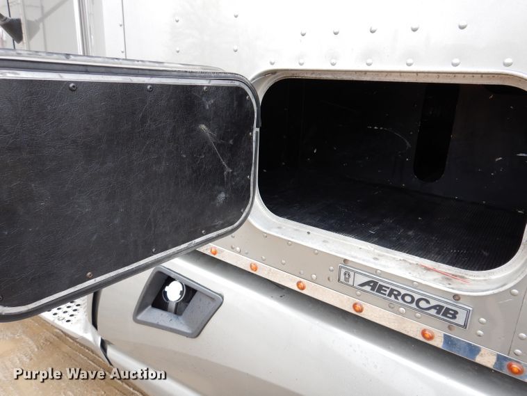 image for item JK9466 2011 Kenworth T600  semi truck