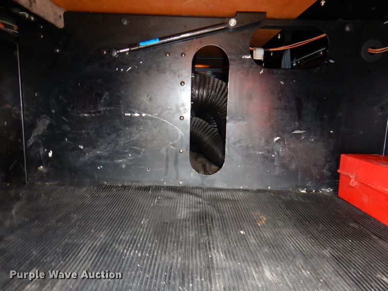 image for item JK9466 2011 Kenworth T600  semi truck