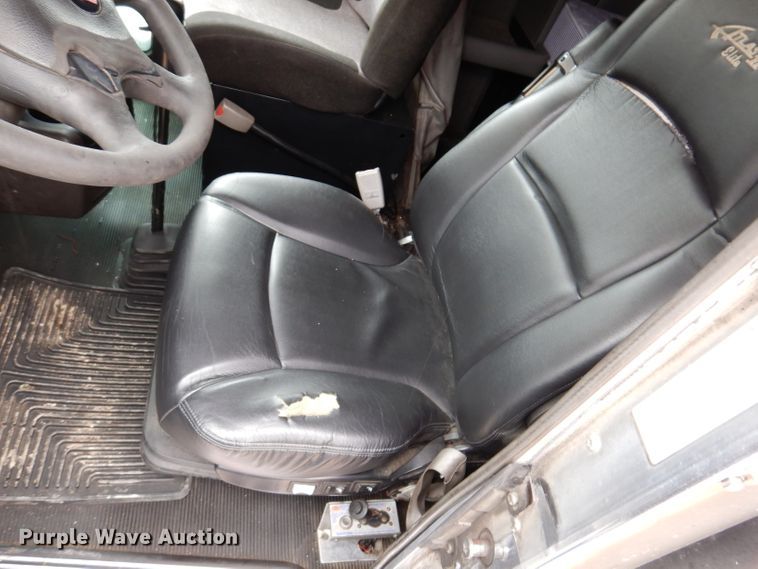 image for item JK9466 2011 Kenworth T600  semi truck