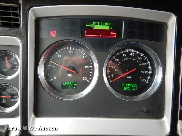 image for item JK9466 2011 Kenworth T600  semi truck