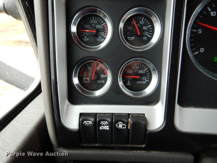 image for item JK9466 2011 Kenworth T600  semi truck