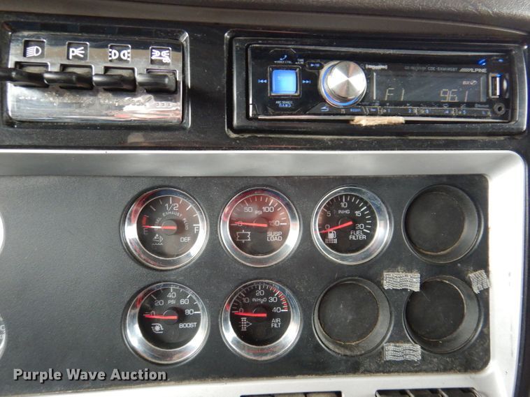 image for item JK9466 2011 Kenworth T600  semi truck