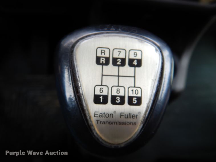 image for item JK9466 2011 Kenworth T600  semi truck