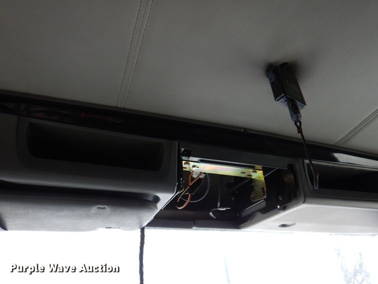 image for item JK9466 2011 Kenworth T600  semi truck