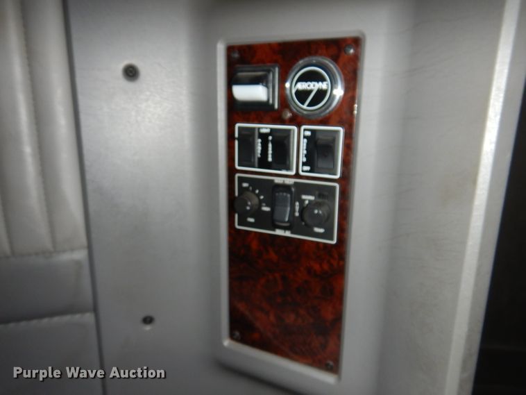 image for item JK9466 2011 Kenworth T600  semi truck