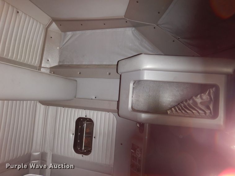 image for item JK9466 2011 Kenworth T600  semi truck