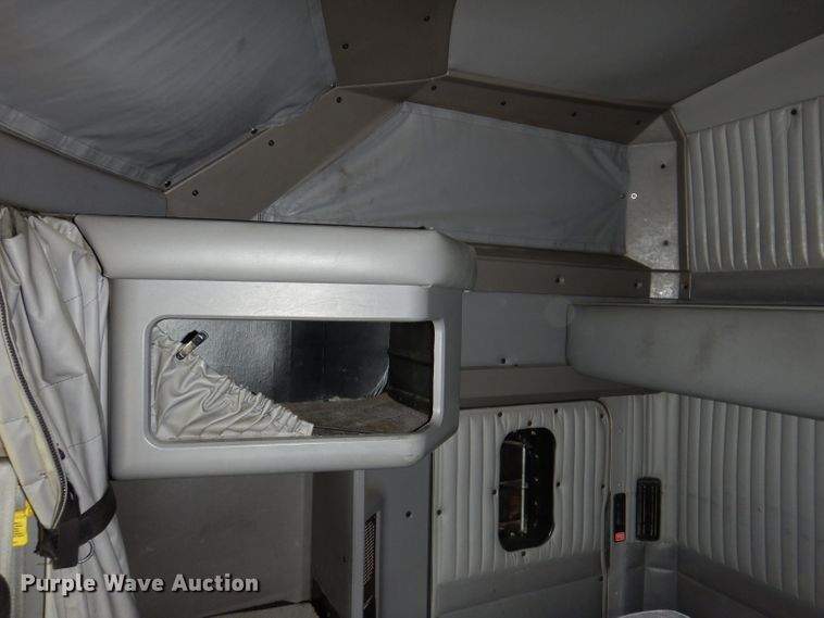 image for item JK9466 2011 Kenworth T600  semi truck