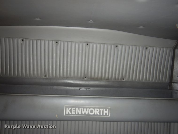 image for item JK9466 2011 Kenworth T600  semi truck