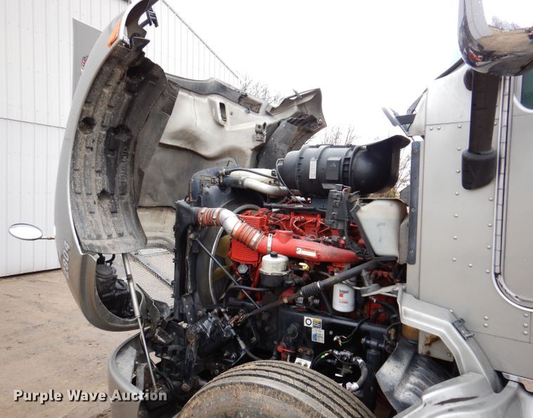 image for item JK9466 2011 Kenworth T600  semi truck