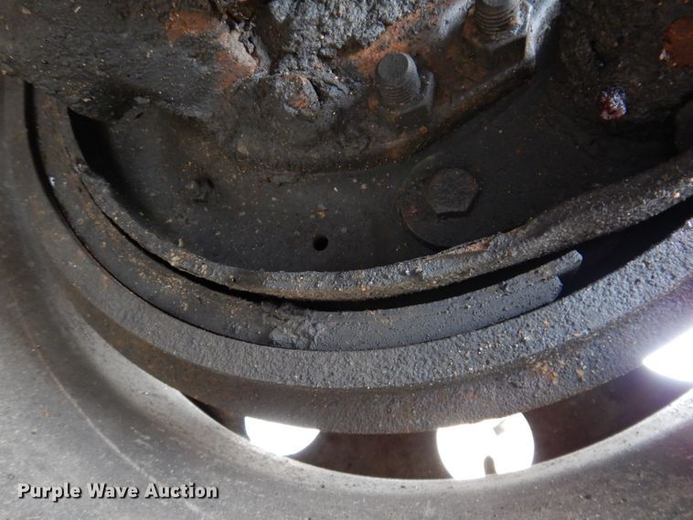 image for item JK9466 2011 Kenworth T600  semi truck