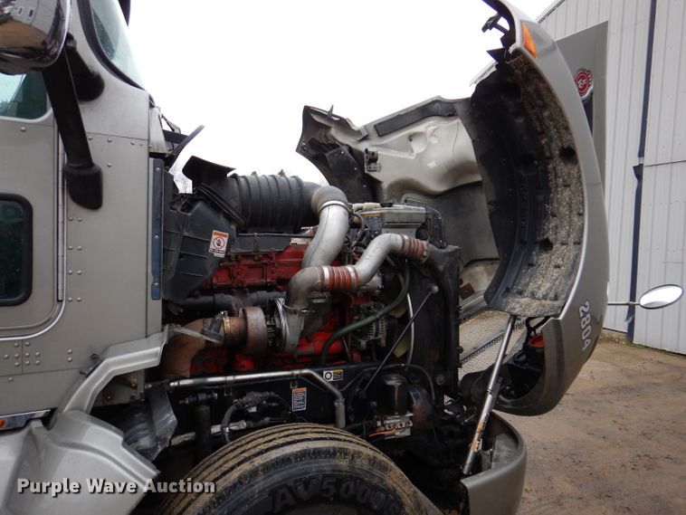 image for item JK9466 2011 Kenworth T600  semi truck