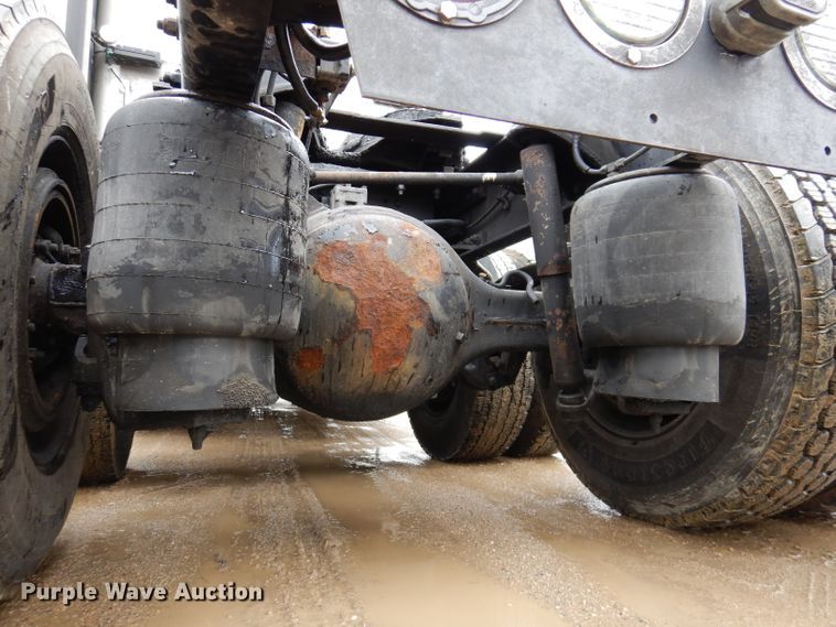 image for item JK9466 2011 Kenworth T600  semi truck