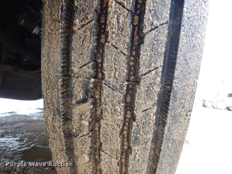 image for item JK9466 2011 Kenworth T600  semi truck