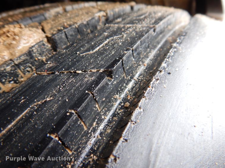 image for item JK9466 2011 Kenworth T600  semi truck