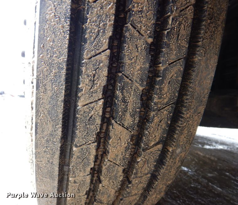 image for item JK9466 2011 Kenworth T600  semi truck