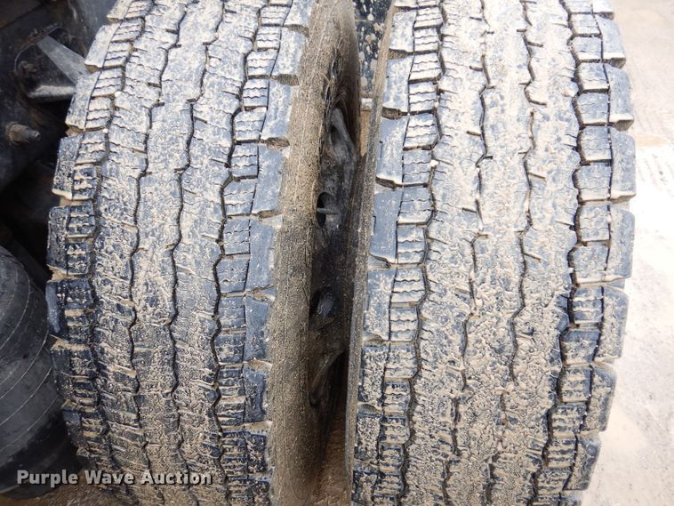 image for item JK9466 2011 Kenworth T600  semi truck