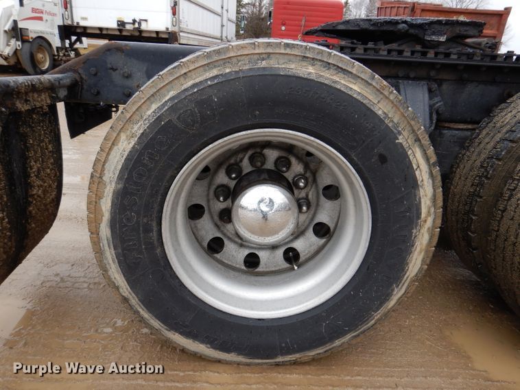 image for item JK9466 2011 Kenworth T600  semi truck