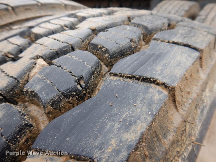 image for item JK9466 2011 Kenworth T600  semi truck