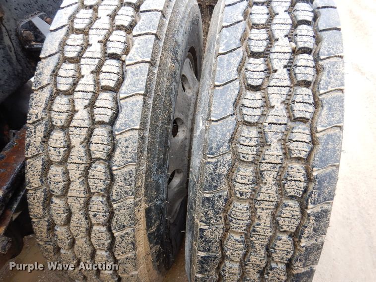 image for item JK9466 2011 Kenworth T600  semi truck