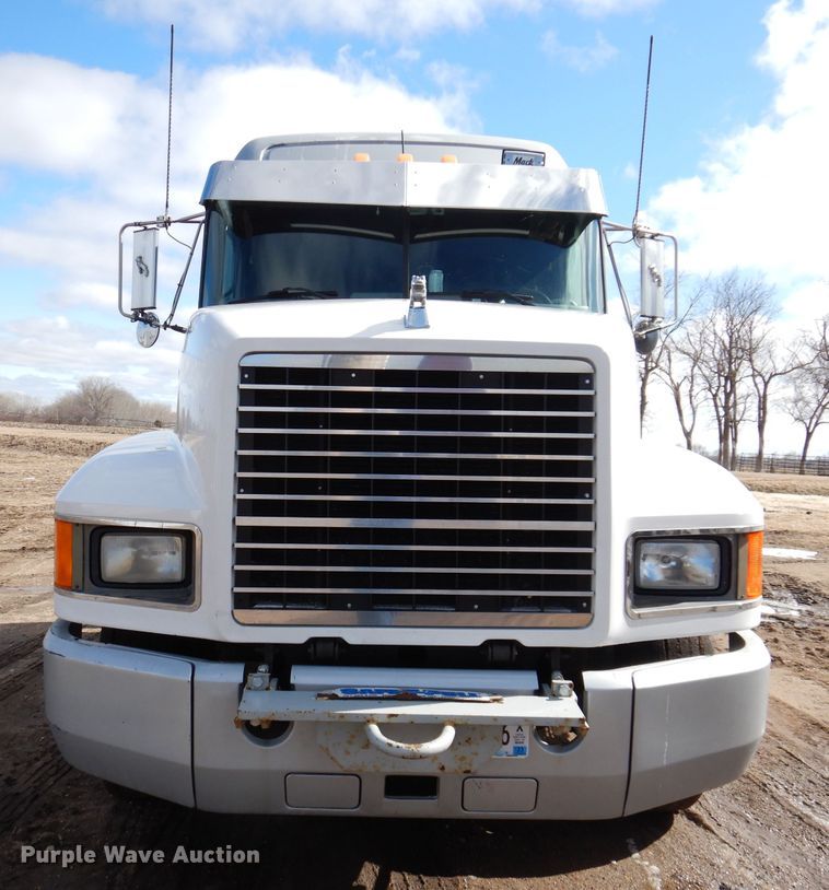 image for item JK9469 1993 Mack CH613  semi truck