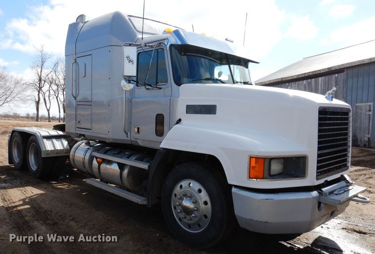 image for item JK9469 1993 Mack CH613  semi truck