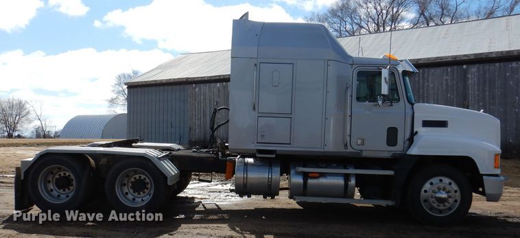 image for item JK9469 1993 Mack CH613  semi truck