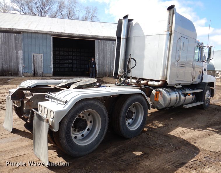 image for item JK9469 1993 Mack CH613  semi truck