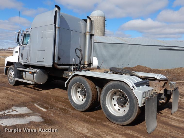 image for item JK9469 1993 Mack CH613  semi truck