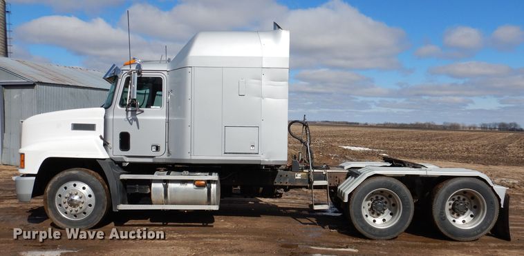 image for item JK9469 1993 Mack CH613  semi truck