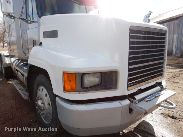 image for item JK9469 1993 Mack CH613  semi truck