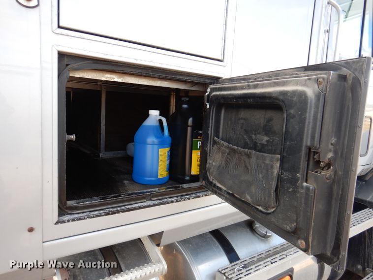 image for item JK9469 1993 Mack CH613  semi truck