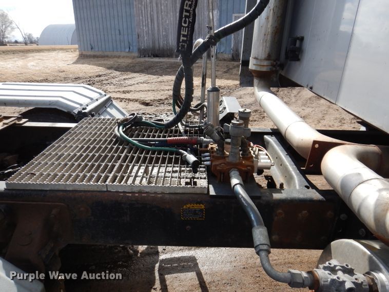 image for item JK9469 1993 Mack CH613  semi truck