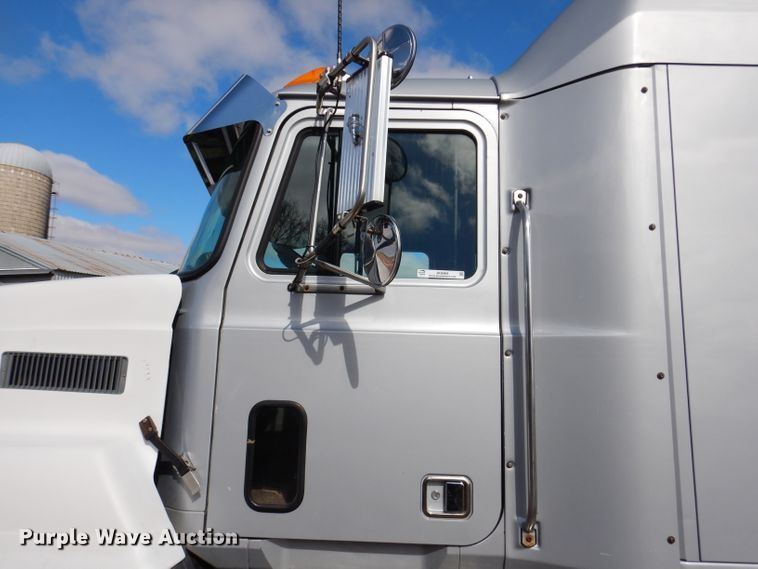 image for item JK9469 1993 Mack CH613  semi truck