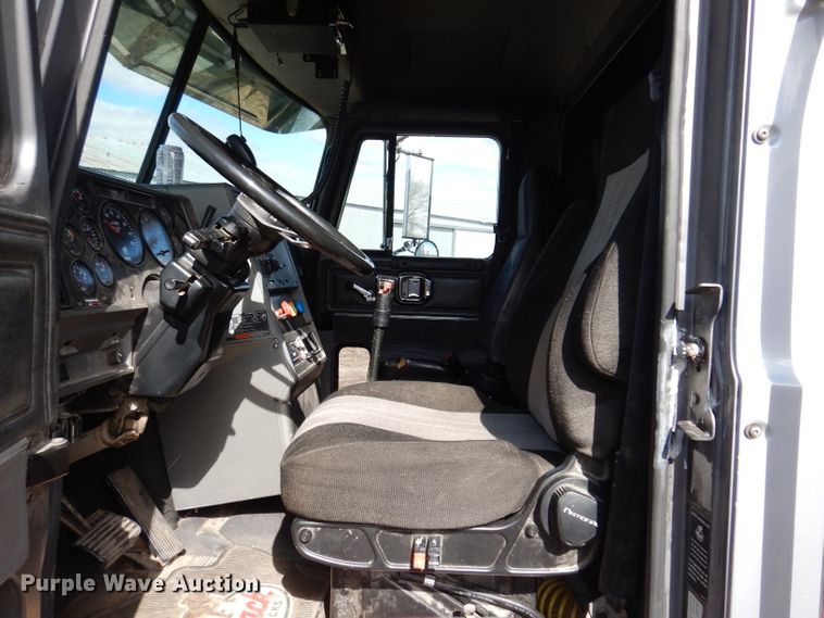 image for item JK9469 1993 Mack CH613  semi truck