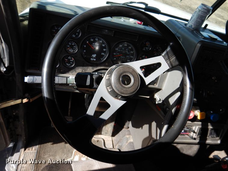 image for item JK9469 1993 Mack CH613  semi truck