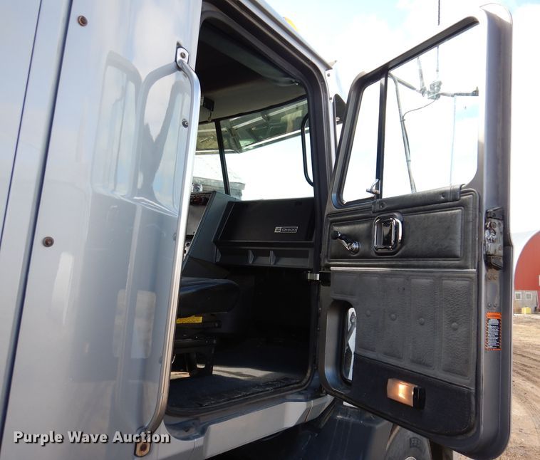 image for item JK9469 1993 Mack CH613  semi truck