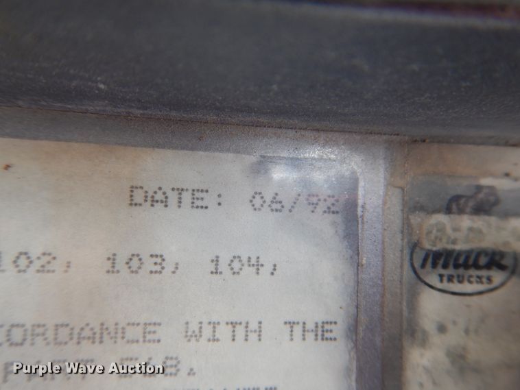 image for item JK9469 1993 Mack CH613  semi truck