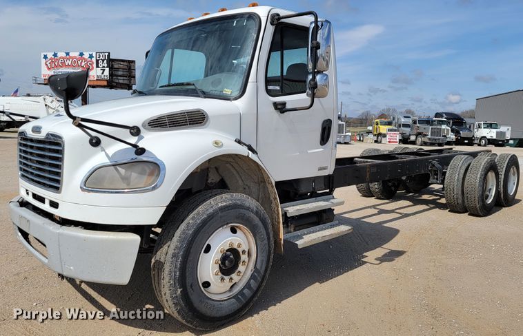 image for item JL9689 2010 Freightliner Business Class M2  truck cab and chassis