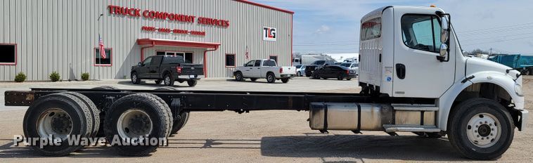 image for item JL9689 2010 Freightliner Business Class M2  truck cab and chassis