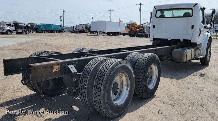 image for item JL9689 2010 Freightliner Business Class M2  truck cab and chassis