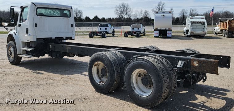 image for item JL9689 2010 Freightliner Business Class M2  truck cab and chassis