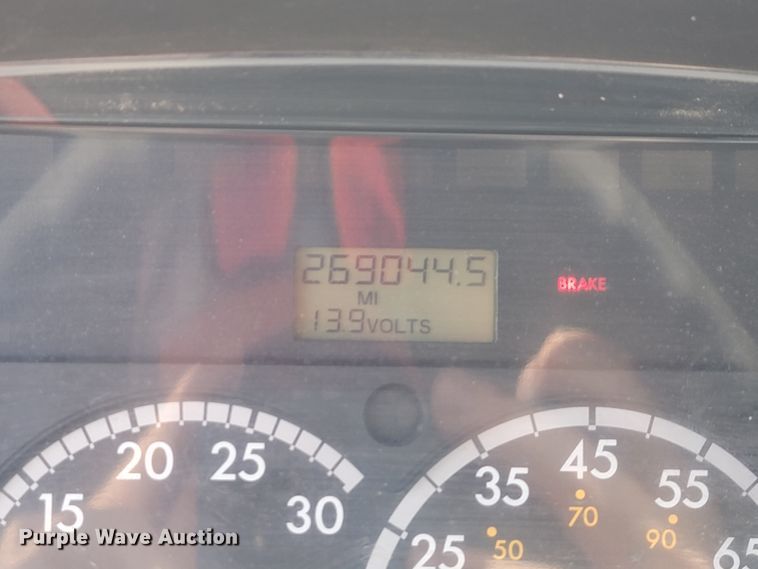 image for item JL9689 2010 Freightliner Business Class M2  truck cab and chassis