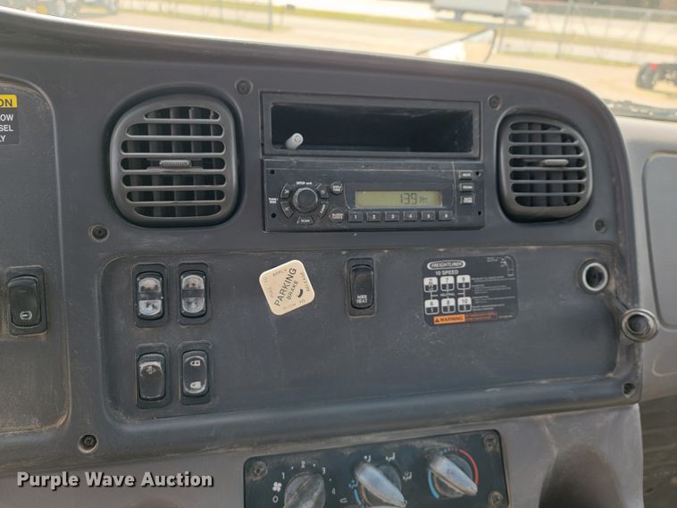 image for item JL9689 2010 Freightliner Business Class M2  truck cab and chassis